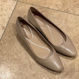 Easy Spirit Women's Beige Loafers size 6.5